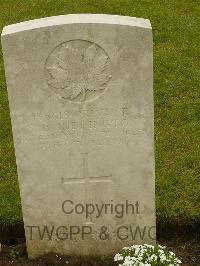 Etaples Military Cemetery - Riddington, Sidney Eric